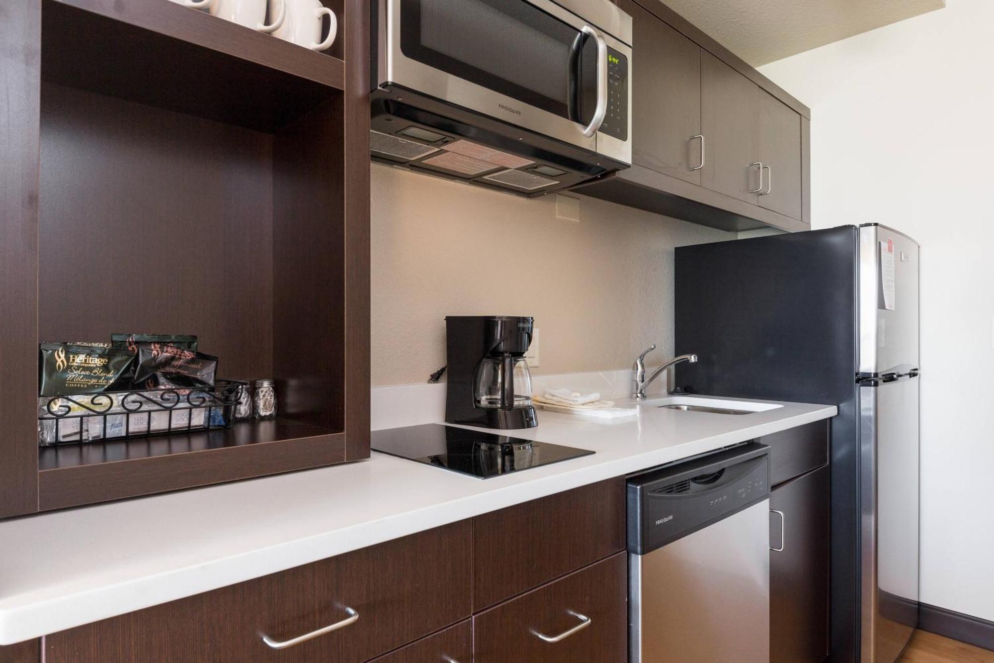 Towneplace Suites By Marriott Edmonton South Dış mekan fotoğraf